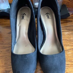 Black fioni pumps